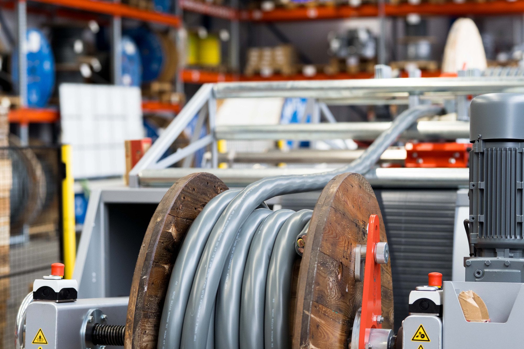 <p><strong>Al 15 jaar</strong><br>dé keuze in kabels</p>